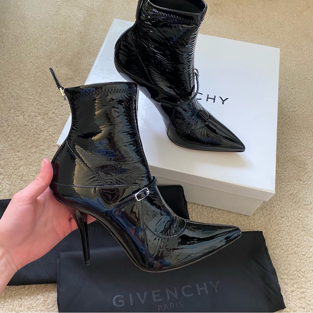 Like New Givenchy Black Patent Leather Ankle Feminine Heeled Boots